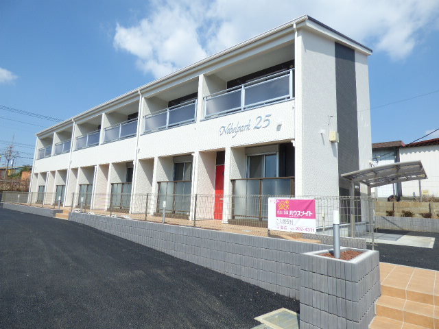 建物外観　シックな外観の２ＬＤＫ