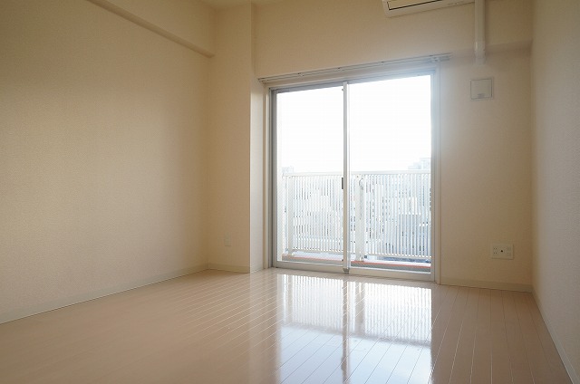 居室・リビング　こちらの居間で趣味の時間をお楽しみください