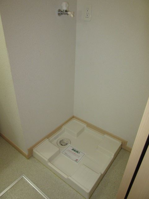 その他部屋・スペース　女性に優しい室内洗濯機置き場です。