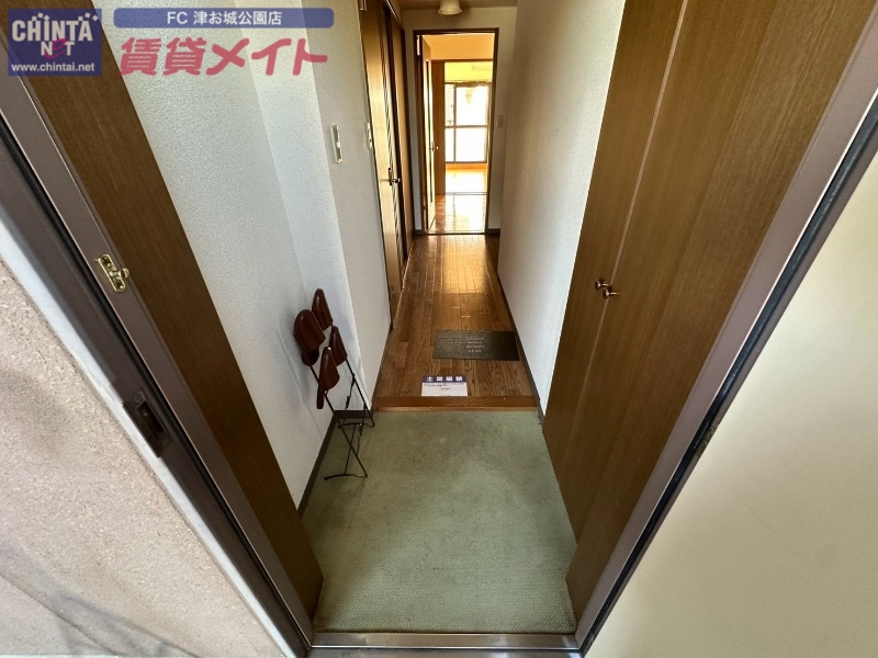 玄関　同物件別部屋の写真