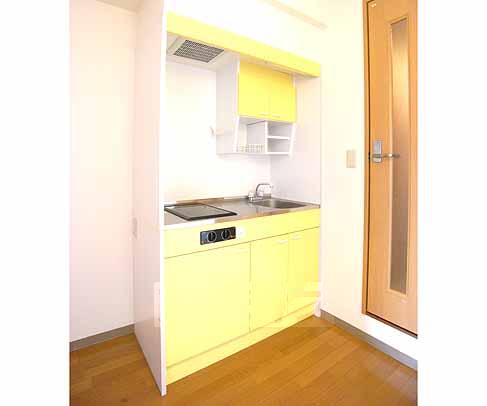 キッチン　２口ガスコンロで、お料理もしやすいです。