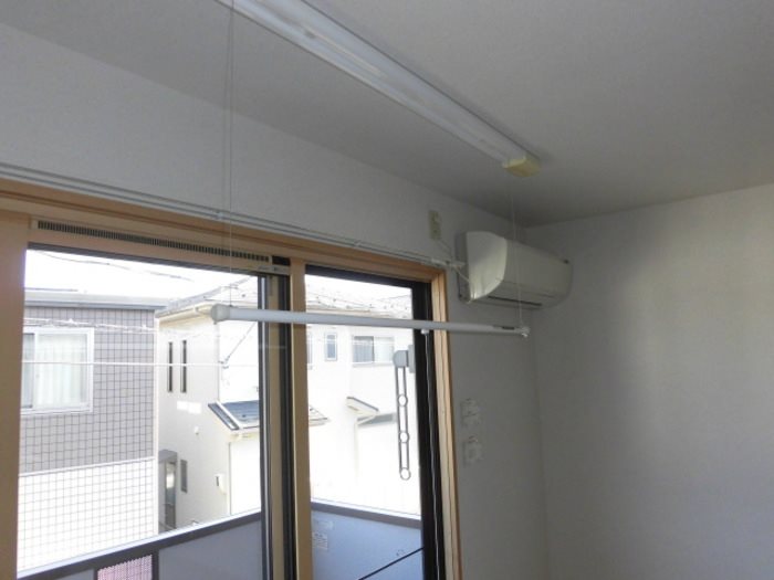 その他設備　室内物干し※同間取り別部屋の写真です。