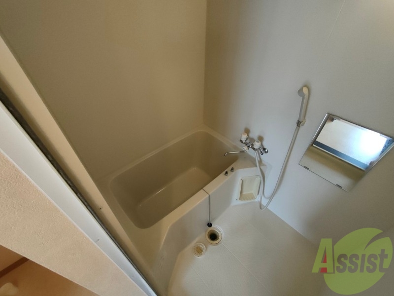 バス・シャワールーム　ユニットバスです。疲れを癒すのに欠かせませんね！