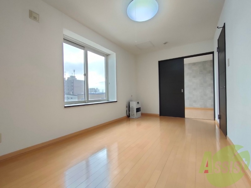 居室・リビング　広くてキレイなお部屋が広がっていて、充実した生活が送れそう。