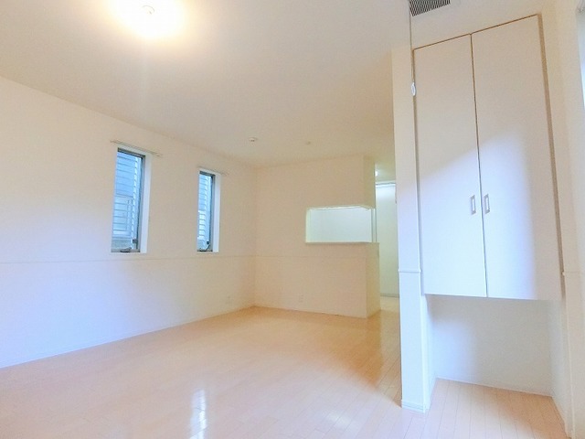 居室・リビング　★2面採光で風通しも良好★