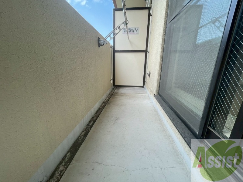 バルコニー　バルコニーは幅があり、広い印象を受けました。