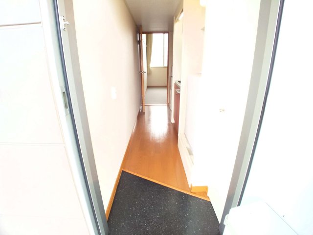 玄関　玄関ドアは防犯サムターン設置