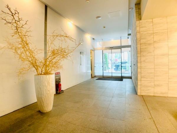 エントランス　ゆとりのあるエントランスです