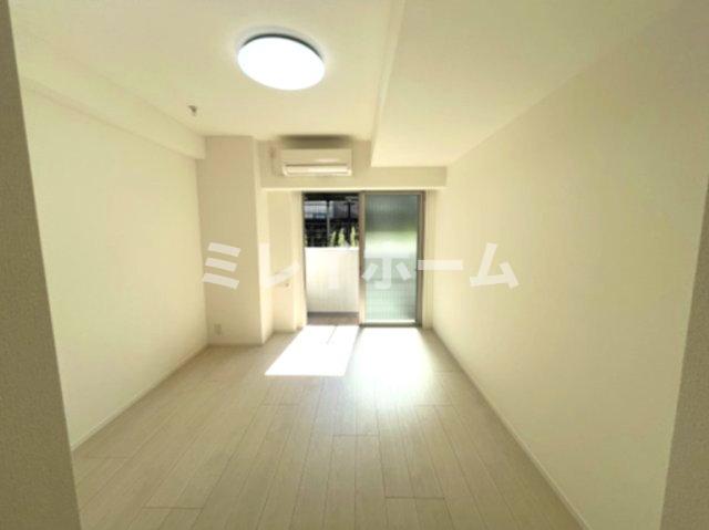 居室・リビング　同建物内別のお部屋の参考写真になります。