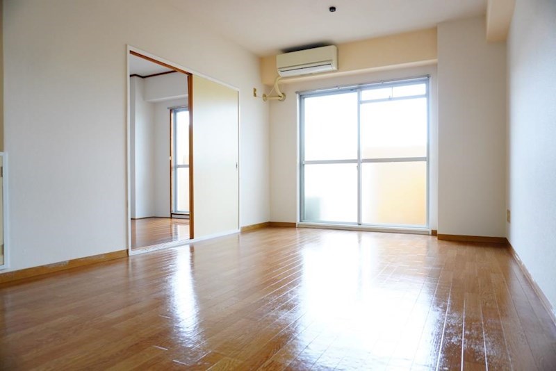 居室・リビング　バルコニーに面したLDK13帖