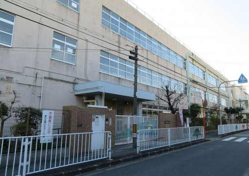 小学校　高井田東小学校（小学校）まで380m
