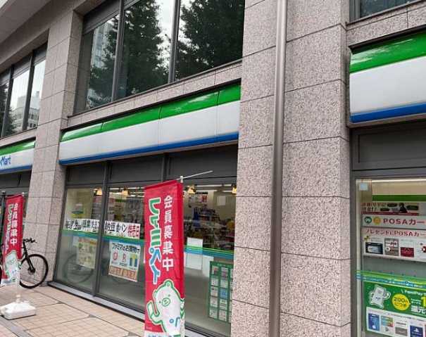 コンビニ　ファミリーマート 日本橋本町二丁目店（コンビニ）まで142m
