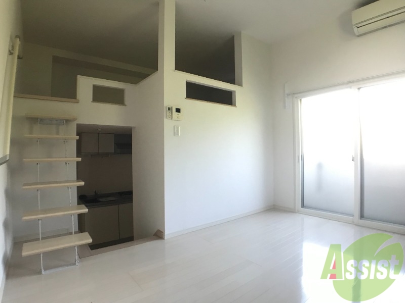 居室・リビング　陽当たり良く、十分に広さのあるお部屋となっております