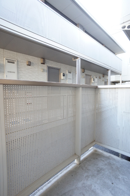 バルコニー　他室になります。