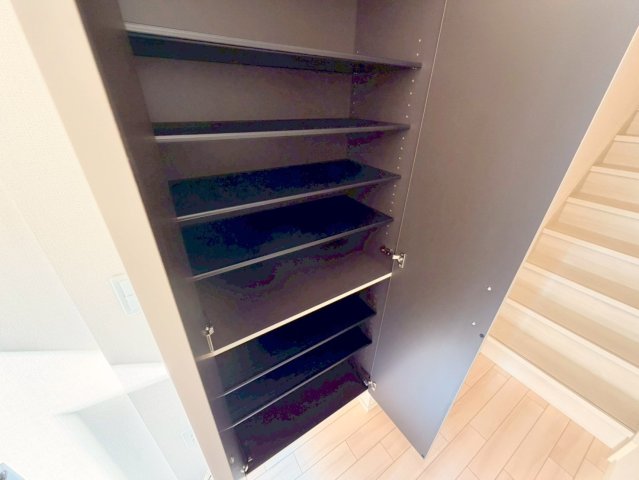 収納　大きいシューズボックスは靴がいっぱい入れれますね。