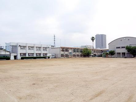 小学校　東大阪市立玉美小学校（小学校）まで643m