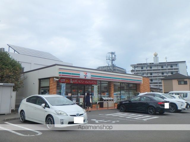 コンビニ　セブンイレブン（コンビニ）まで261m