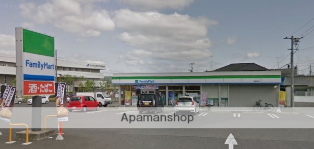 コンビニ　ファミリーマート（コンビニ）まで680m