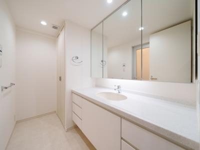 洗面設備　使いやすい洗面所です