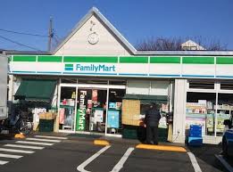 コンビニ　ファミリーマート 深沢二丁目店（コンビニ）まで221m
