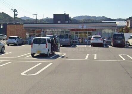 コンビニ　セブンイレブン鹿児島上福元町店（コンビニ）まで735m