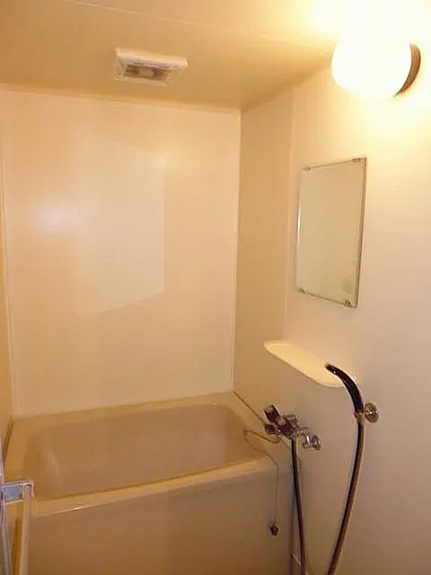 バス・シャワールーム　一日の疲れを流しましょう。