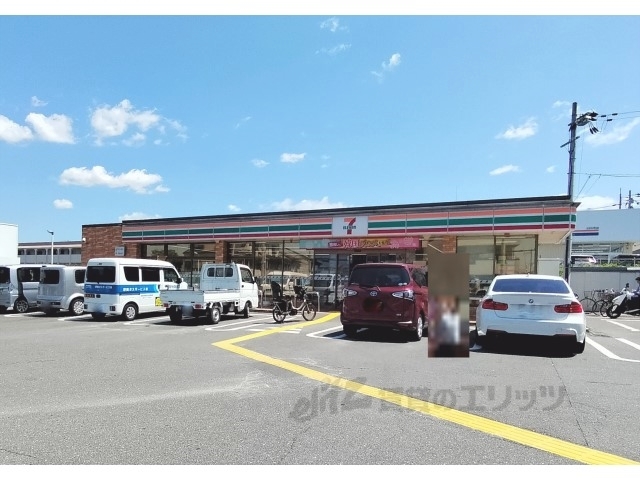 コンビニ　セブンイレブン向日南垣内店（コンビニ）まで600m