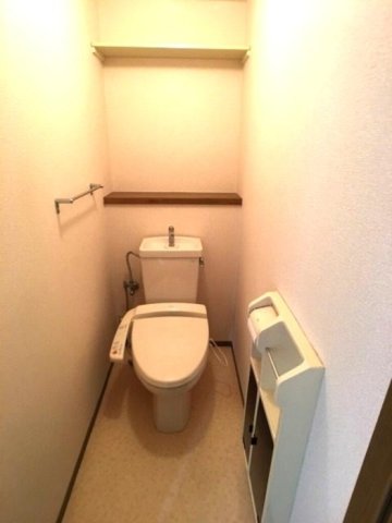 トイレ　温水洗浄暖房便座のトイレ