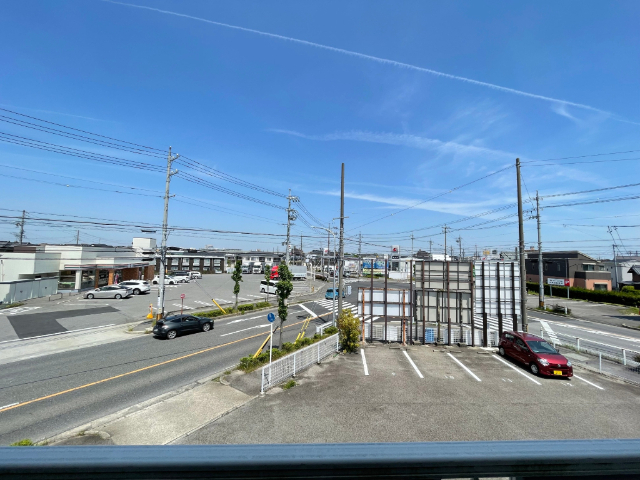 眺望　洗面台独立、浴室乾燥機付き　　エアコン設備です。