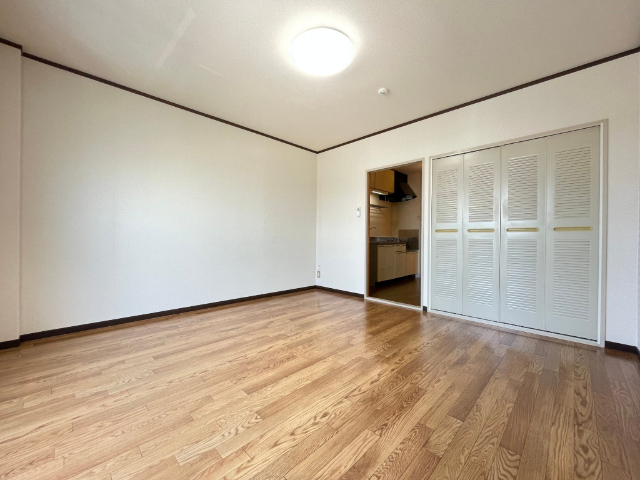 その他部屋・スペース　洗面台独立、浴室乾燥機付き　　エアコン設備です。