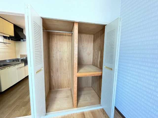 収納　洗面台独立、浴室乾燥機付き　　エアコン設備です。