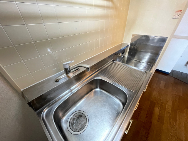 キッチン　洗面台独立、浴室乾燥機付き　　エアコン設備です。