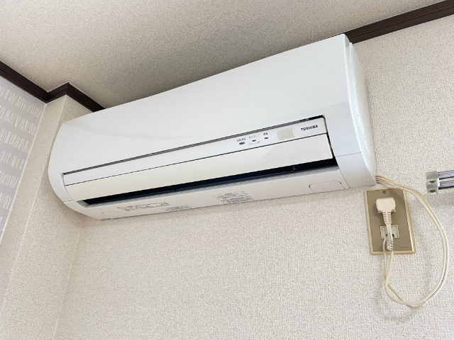 その他設備　洗面台独立、浴室乾燥機付き　　エアコン設備です。