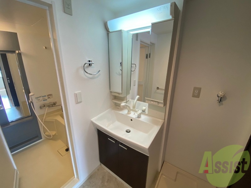 洗面設備　こちらに洗面台があります。朝の洗顔はこちらで。