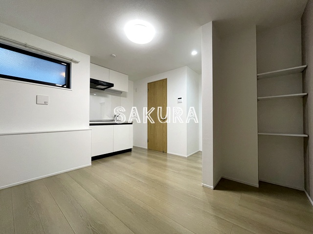 居室・リビング　こちらのリビングで趣味の時間をお楽しみください♪