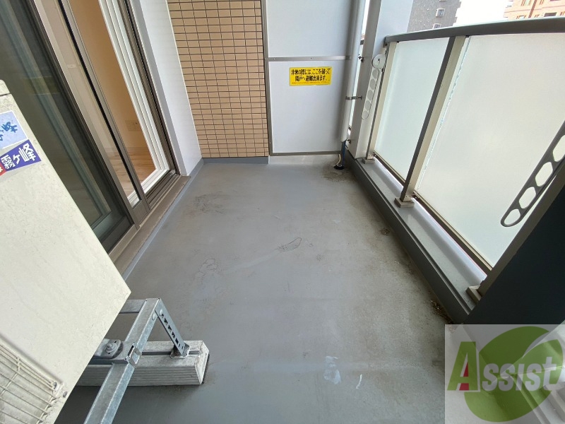 バルコニー　バルコニーは幅があり、広い印象を受けました。