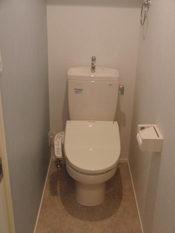 トイレ　※同タイプ・同モデルの写真を使用