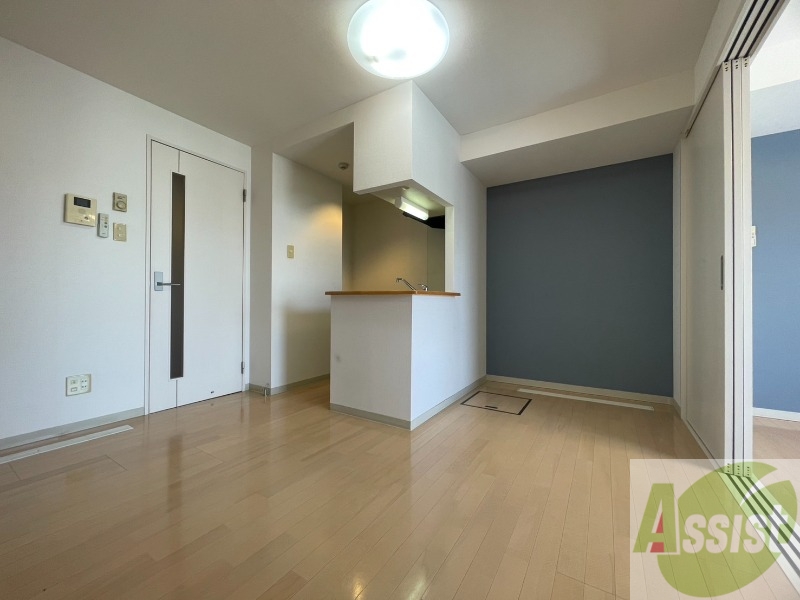 居室・リビング　フローリングと壁のカラーが明るい雰囲気ですね！