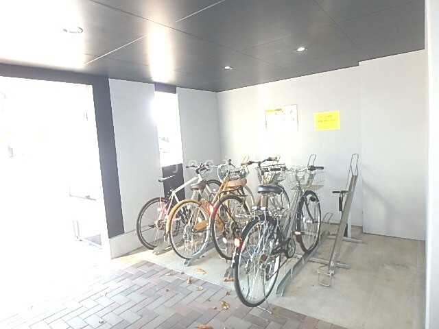 エントランス　屋内駐輪場