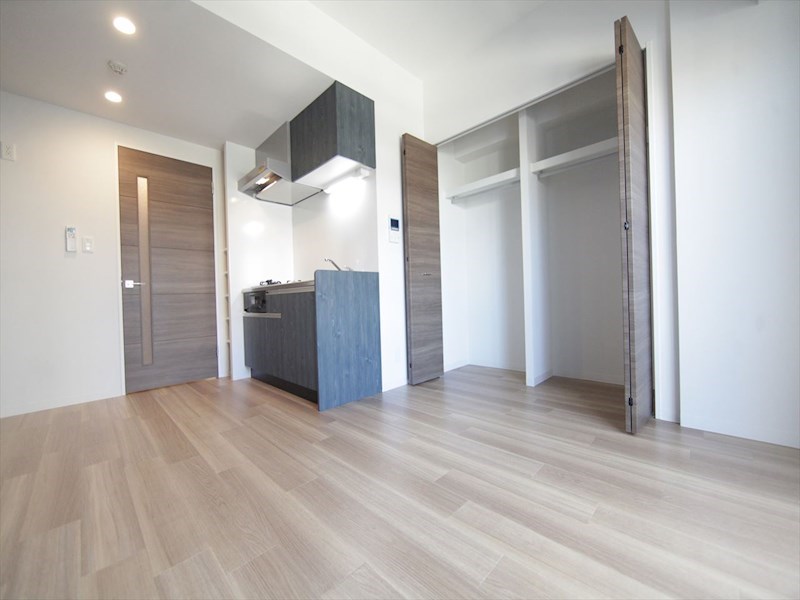 居室・リビング　洋室8.4帖　クローゼット付（収納充実してます）