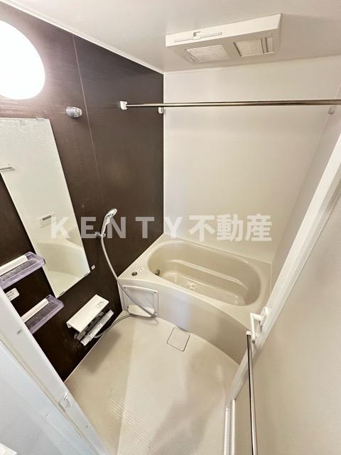 洗面設備　明るい洗面所です