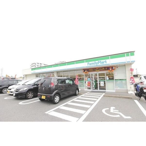 コンビニ　ファミリーマート松島一丁目店（コンビニ）まで180m