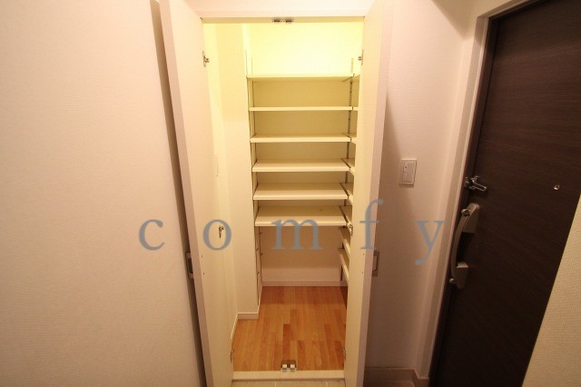 収納　シューズインクロゼット