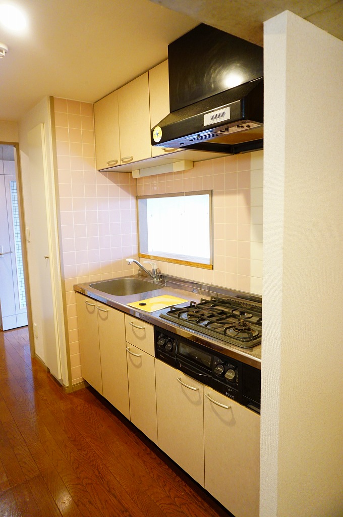 キッチン　ガス３口グリル付キッチン