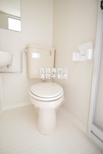 トイレ　落ち着いた色調のトイレ