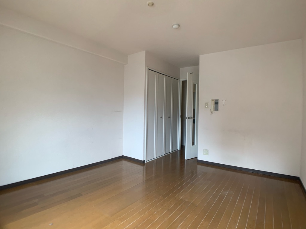 居室・リビング　洋室8.5帖の大きな１K