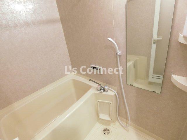 バス・シャワールーム　追焚き機能付きのお風呂。