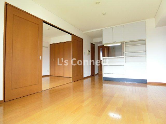 居室・リビング　１２．３帖のＬＤＫ。カウンターキッチンです。