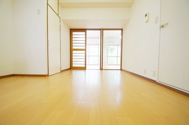 居室・リビング　※別部屋参考写真です