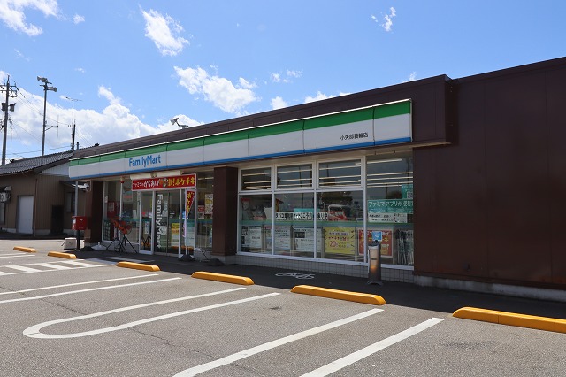 コンビニ　ファミリーマート（コンビニ）まで959m